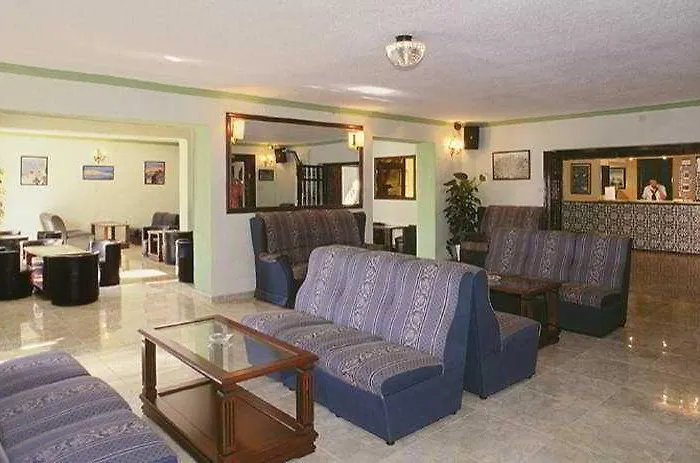 Lloyd 2* טורמולינוס